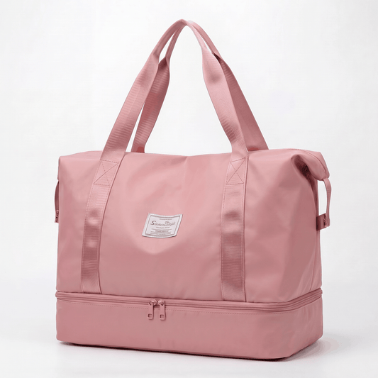 Der SwissBella Horizon Weekender in Pearl Peony – hochwertige Damen Reisetasche auf weissem Hintergrund für maximale Sichtbarkeit.